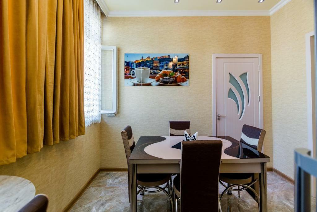 "Stella Artois"- Appartamento Tbilisi Esterno foto